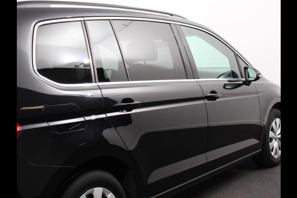 Volkswagen Touran 1.5 TSI 150pk DSG Comfortline Plus 7p | Navigatie | Apple Carplay/Android Auto | Wegklapbare trekhaak | Parkeersensoren | Adaptive Cruise Control | Stoelverwarming | Getinte ramen | Climate Control