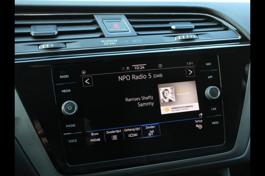 Volkswagen Touran 1.5 TSI 150pk DSG Comfortline Plus 7p | Navigatie | Apple Carplay/Android Auto | Wegklapbare trekhaak | Parkeersensoren | Adaptive Cruise Control | Stoelverwarming | Getinte ramen | Climate Control