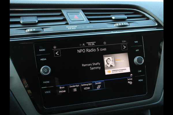 Volkswagen Touran 1.5 TSI 150pk DSG Comfortline Plus 7p | Navigatie | Apple Carplay/Android Auto | Wegklapbare trekhaak | Parkeersensoren | Adaptive Cruise Control | Stoelverwarming | Getinte ramen | Climate Control