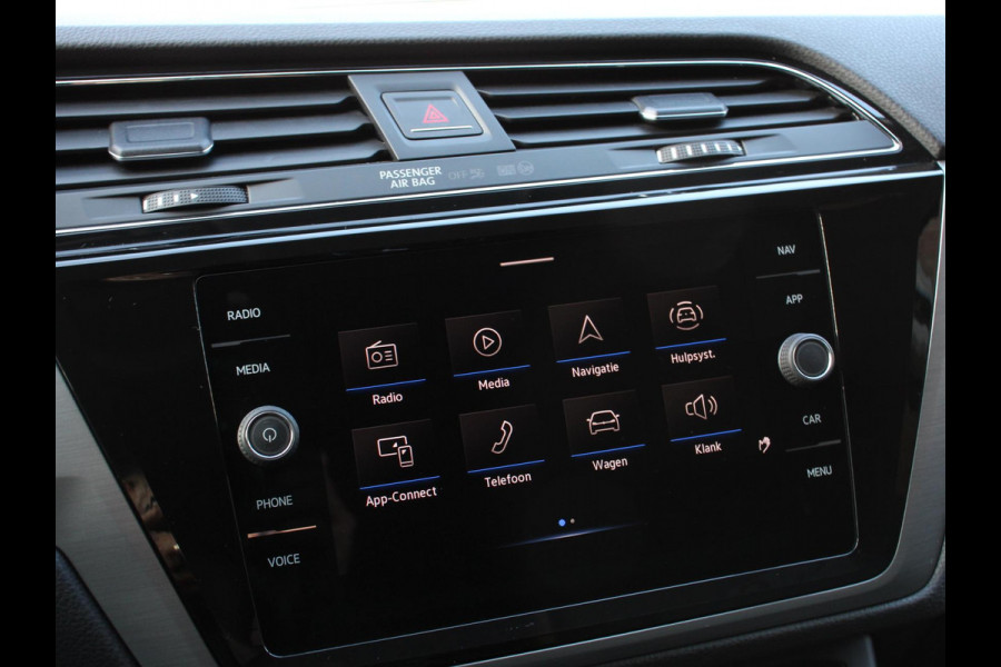 Volkswagen Touran 1.5 TSI 150pk DSG Comfortline Plus 7p | Navigatie | Apple Carplay/Android Auto | Wegklapbare trekhaak | Parkeersensoren | Adaptive Cruise Control | Stoelverwarming | Getinte ramen | Climate Control