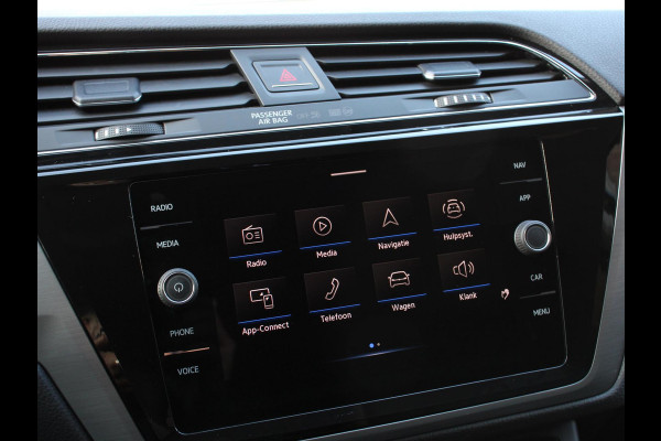 Volkswagen Touran 1.5 TSI 150pk DSG Comfortline Plus 7p | Navigatie | Apple Carplay/Android Auto | Wegklapbare trekhaak | Parkeersensoren | Adaptive Cruise Control | Stoelverwarming | Getinte ramen | Climate Control