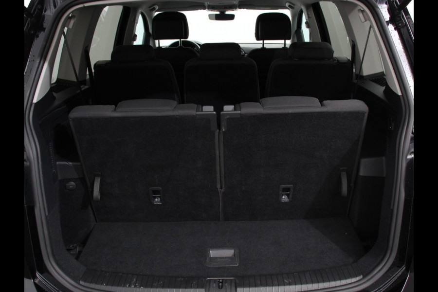 Volkswagen Touran 1.5 TSI 150pk DSG Comfortline Plus 7p | Navigatie | Apple Carplay/Android Auto | Wegklapbare trekhaak | Parkeersensoren | Adaptive Cruise Control | Stoelverwarming | Getinte ramen | Climate Control