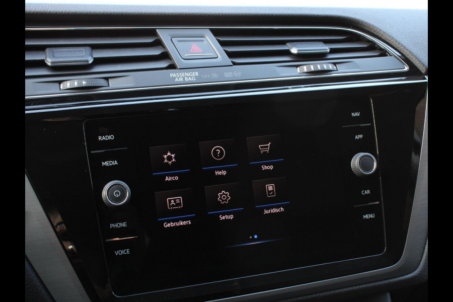 Volkswagen Touran 1.5 TSI 150pk DSG Comfortline Plus 7p | Navigatie | Apple Carplay/Android Auto | Wegklapbare trekhaak | Parkeersensoren | Adaptive Cruise Control | Stoelverwarming | Getinte ramen | Climate Control