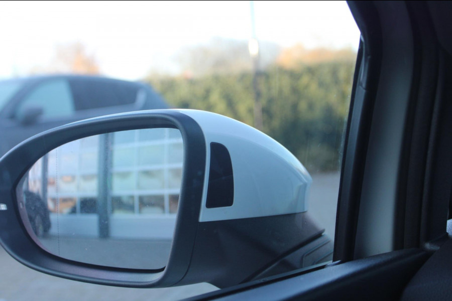 Volkswagen Golf 2.0 TSI GTI | Pano | Remus | HUD | HK | IQ