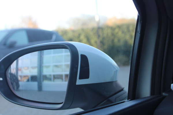 Volkswagen Golf 2.0 TSI GTI | Pano | Remus | HUD | HK | IQ