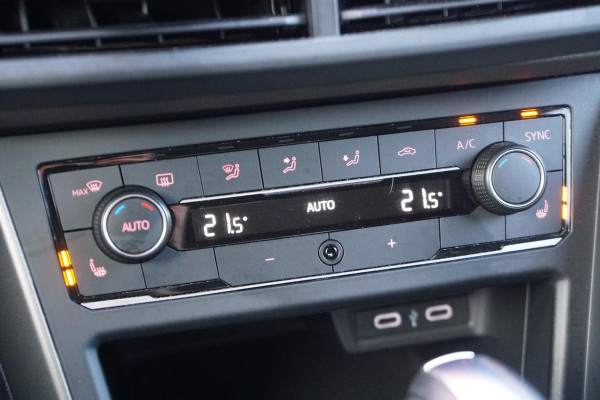 Volkswagen Polo 1.0 TSI Comfortline Automaat + STOELVERWARMING / TREKHAAK / APPLE CARPLAY