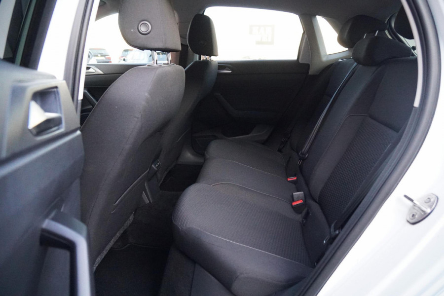 Volkswagen Polo 1.0 TSI Comfortline Automaat + STOELVERWARMING / TREKHAAK / APPLE CARPLAY