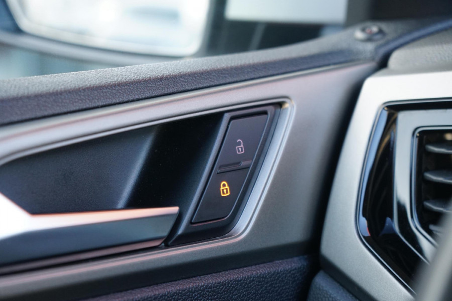 Volkswagen Polo 1.0 TSI Comfortline Automaat + STOELVERWARMING / TREKHAAK / APPLE CARPLAY