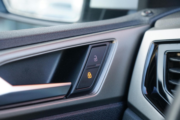 Volkswagen Polo 1.0 TSI Comfortline Automaat + STOELVERWARMING / TREKHAAK / APPLE CARPLAY