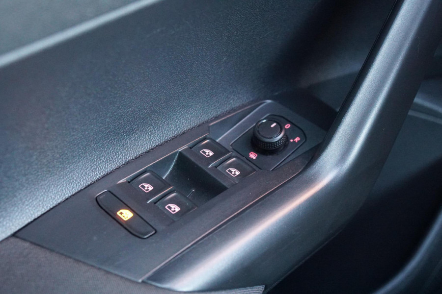 Volkswagen Polo 1.0 TSI Comfortline Automaat + STOELVERWARMING / TREKHAAK / APPLE CARPLAY