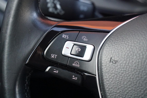 Volkswagen Polo 1.0 TSI Comfortline Automaat + STOELVERWARMING / TREKHAAK / APPLE CARPLAY