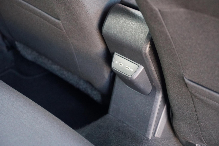 Volkswagen Polo 1.0 TSI Comfortline Automaat + STOELVERWARMING / TREKHAAK / APPLE CARPLAY