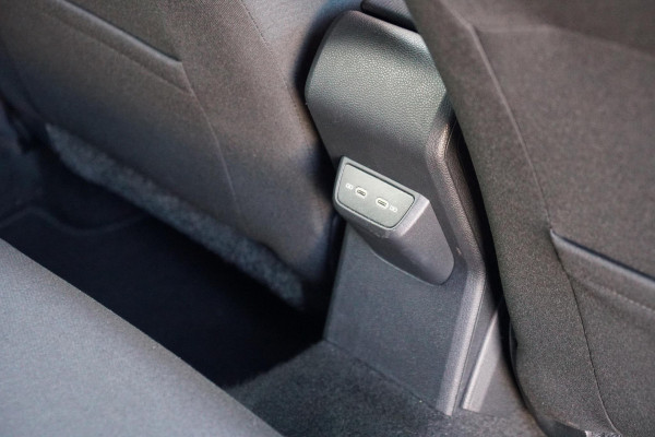 Volkswagen Polo 1.0 TSI Comfortline Automaat + STOELVERWARMING / TREKHAAK / APPLE CARPLAY