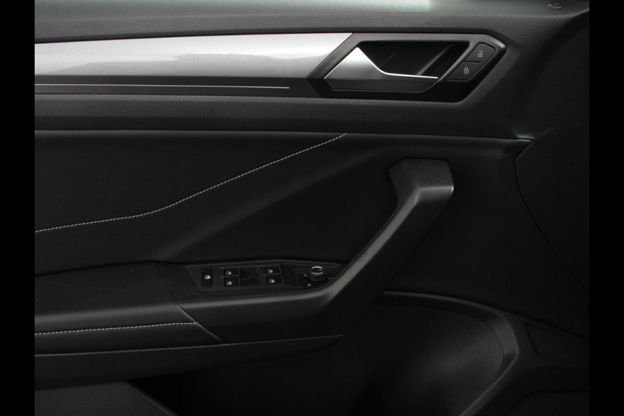 Volkswagen T-Roc 1.5 TSI DSG Style | Navigatie | Apple Carplay / Android Auto | Climate Control | Led | Digitale Cockpit | Adaptive Cruise Control | Trekhaak