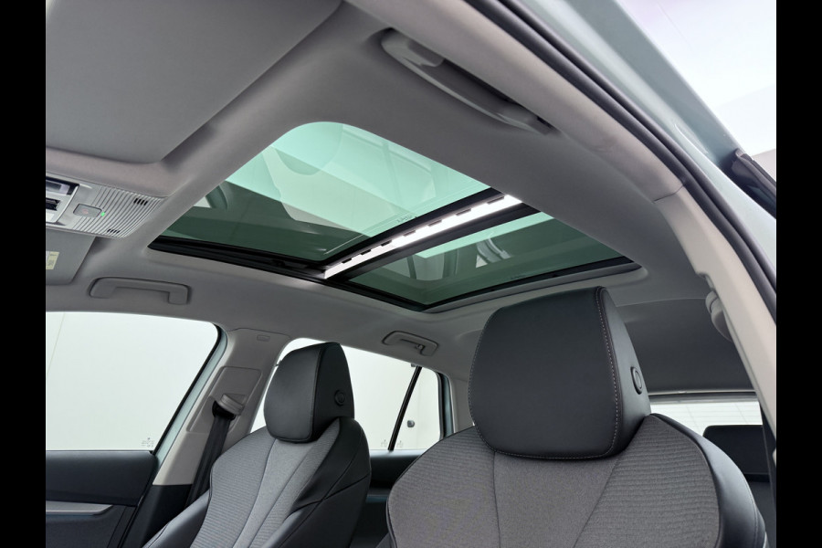 Škoda ENYAQ iV 60 Pano-Dak Camera Trekhaak Navi Ecc Apple Carplay Android Auto Cruise Control Pdc DAB Lmv 19" Keyless Led Connected services SOH 89%  Origineel Nederlandse Auto