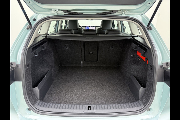 Škoda ENYAQ iV 60 Pano-Dak Camera Trekhaak Navi Ecc Apple Carplay Android Auto Cruise Control Pdc DAB Lmv 19" Keyless Led Connected services SOH 89%  Origineel Nederlandse Auto