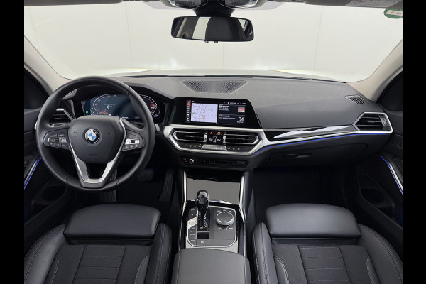 BMW 3-serie 320i 2.0T 184pk AUT-8 Navi-Pro Apple Carplay Android Bordherk. Sport Line Shadow-Line Sportstoel+ 1/2 Leer PDC-a+v Teleservice D HiFi+9speakers Drive-Assist LED Connected-Services LED Live Cockpit Pro Active guard DAB WiFi 1600kg trekvermogen