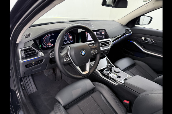 BMW 3-serie 320i 2.0T 184pk AUT-8 Navi-Pro Apple Carplay Android Bordherk. Sport Line Shadow-Line Sportstoel+ 1/2 Leer PDC-a+v Teleservice D HiFi+9speakers Drive-Assist LED Connected-Services LED Live Cockpit Pro Active guard DAB WiFi 1600kg trekvermogen