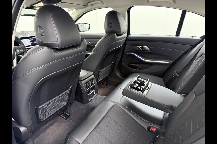BMW 3-serie 320i 2.0T 184pk AUT-8 Navi-Pro Apple Carplay Android Bordherk. Sport Line Shadow-Line Sportstoel+ 1/2 Leer PDC-a+v Teleservice D HiFi+9speakers Drive-Assist LED Connected-Services LED Live Cockpit Pro Active guard DAB WiFi 1600kg trekvermogen