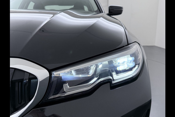 BMW 3-serie 320i 2.0T 184pk AUT-8 Navi-Pro Apple Carplay Android Bordherk. Sport Line Shadow-Line Sportstoel+ 1/2 Leer PDC-a+v Teleservice D HiFi+9speakers Drive-Assist LED Connected-Services LED Live Cockpit Pro Active guard DAB WiFi 1600kg trekvermogen