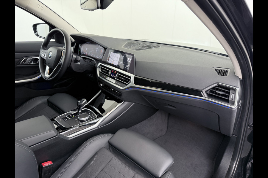 BMW 3-serie 320i 2.0T 184pk AUT-8 Navi-Pro Apple Carplay Android Bordherk. Sport Line Shadow-Line Sportstoel+ 1/2 Leer PDC-a+v Teleservice D HiFi+9speakers Drive-Assist LED Connected-Services LED Live Cockpit Pro Active guard DAB WiFi 1600kg trekvermogen