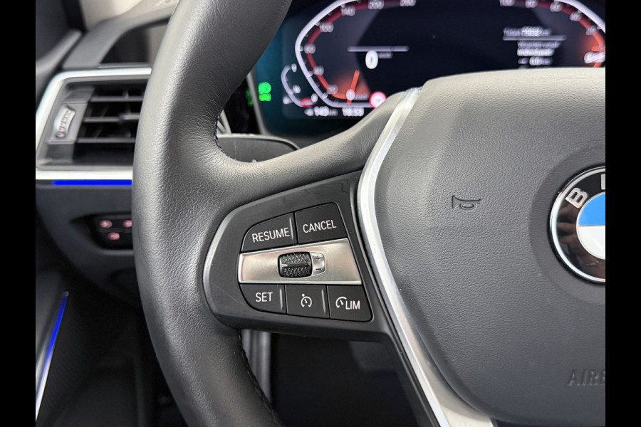 BMW 3-serie 320i 2.0T 184pk AUT-8 Navi-Pro Apple Carplay Android Bordherk. Sport Line Shadow-Line Sportstoel+ 1/2 Leer PDC-a+v Teleservice D HiFi+9speakers Drive-Assist LED Connected-Services LED Live Cockpit Pro Active guard DAB WiFi 1600kg trekvermogen