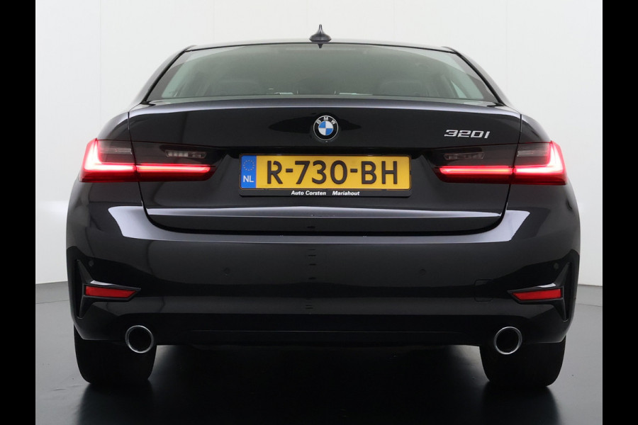 BMW 3-serie 320i 2.0T 184pk AUT-8 Navi-Pro Apple Carplay Android Bordherk. Sport Line Shadow-Line Sportstoel+ 1/2 Leer PDC-a+v Teleservice D HiFi+9speakers Drive-Assist LED Connected-Services LED Live Cockpit Pro Active guard DAB WiFi 1600kg trekvermogen