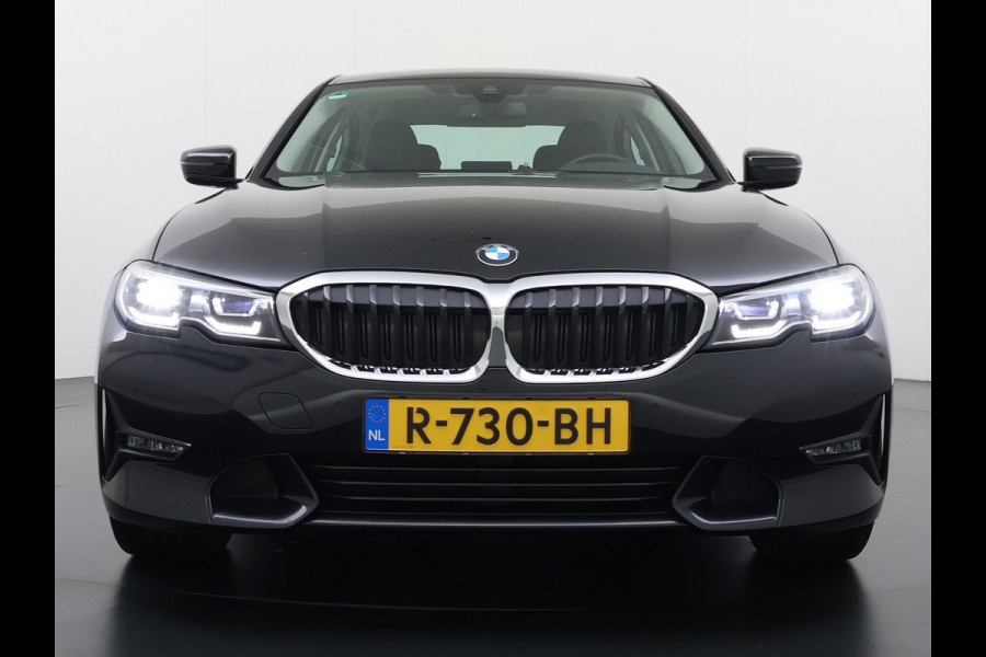 BMW 3-serie 320i 2.0T 184pk AUT-8 Navi-Pro Apple Carplay Android Bordherk. Sport Line Shadow-Line Sportstoel+ 1/2 Leer PDC-a+v Teleservice D HiFi+9speakers Drive-Assist LED Connected-Services LED Live Cockpit Pro Active guard DAB WiFi 1600kg trekvermogen