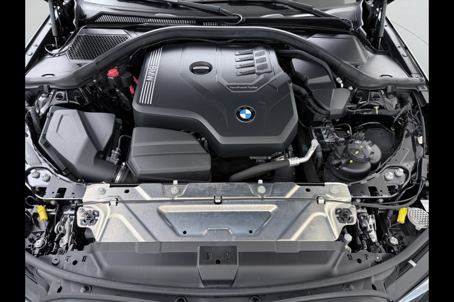 BMW 3-serie 320i 2.0T 184pk AUT-8 Navi-Pro Apple Carplay Android Bordherk. Sport Line Shadow-Line Sportstoel+ 1/2 Leer PDC-a+v Teleservice D HiFi+9speakers Drive-Assist LED Connected-Services LED Live Cockpit Pro Active guard DAB WiFi 1600kg trekvermogen