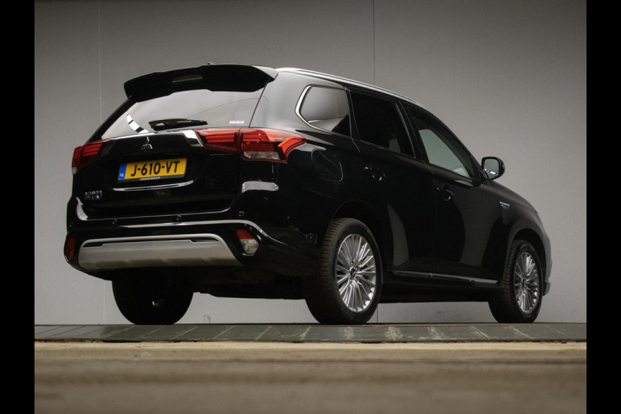 Mitsubishi Outlander 2.4 PHEV Intense Sport (APPLECARPLAY,CAMERA,PDC,STOELVERWARMING,CRUISE,SPORTSTOELEN,LM VELGEN,NETTE STAAT)