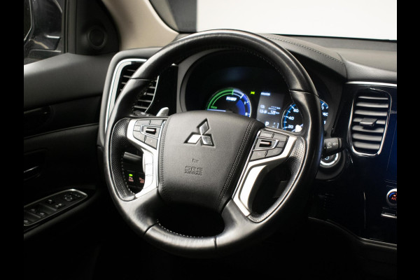 Mitsubishi Outlander 2.4 PHEV Intense Sport (APPLECARPLAY,CAMERA,PDC,STOELVERWARMING,CRUISE,SPORTSTOELEN,LM VELGEN,NETTE STAAT)