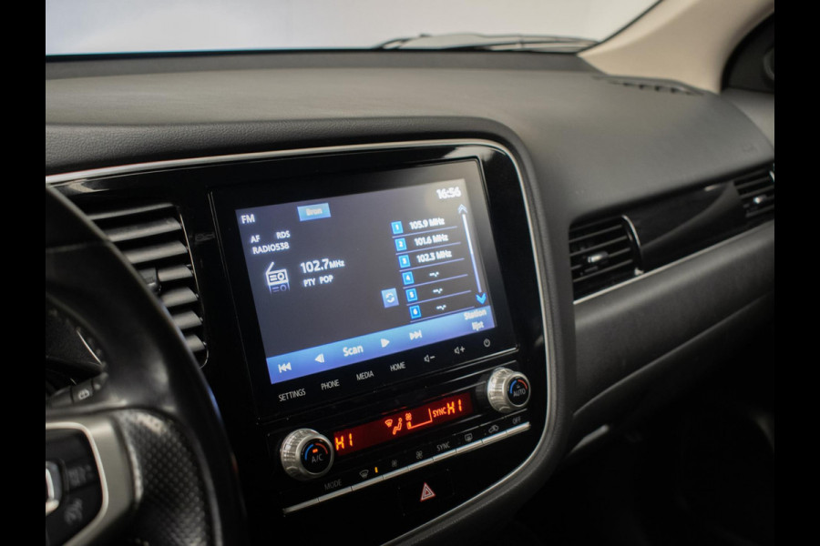 Mitsubishi Outlander 2.4 PHEV Intense Sport (APPLECARPLAY,CAMERA,PDC,STOELVERWARMING,CRUISE,SPORTSTOELEN,LM VELGEN,NETTE STAAT)