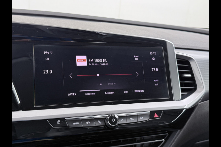Opel Grandland 1.6T 225PK NWE MODEL !! PHEV AUT-8 Navi Ecc Apple Carplay Android Auto 360°Camera Adaptieve Cruise Control Pdc Plug-In Hybride DAB+ Lane Assist Stuur Verwarming Led Keyless Digitaal dashboard 1e Eigenaar Origineel Nederlandse Auto Nieuwe Model € 40.000 - nieuw!