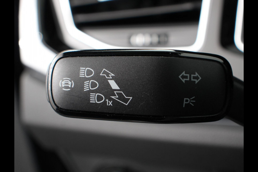 Volkswagen Polo 2.0 TSI GTI Automaat Navigatie Apple Carplay / Android Auto Adaptive Cruise Control Parkersensoren Park Assist Dodehoek Assistent Stoelverwarming Climate Control