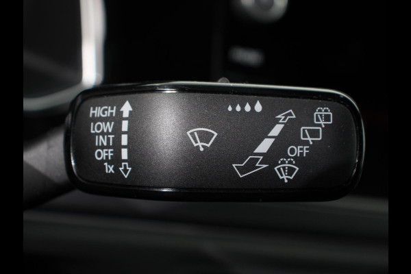 Volkswagen Polo 2.0 TSI GTI Automaat Navigatie Apple Carplay / Android Auto Adaptive Cruise Control Parkersensoren Park Assist Dodehoek Assistent Stoelverwarming Climate Control