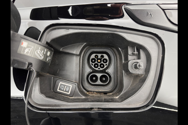 DS DS 3 Crossback E-Tense Performance Line+ 50 kWh [ 3-Fase ] {SOH-90%} (INCL-BTW) *LEATHER-FABRIC | MATRIX-LED | ADAPTIVE-CRUISE | DIGI-COCKPIT | HEATED-SPORTSEATS | CAMERA | KEYLESS | NAVI-FULLMAP | DAB+ | ECC | PDC | PRIVACY-GLASS | 18''ALU*