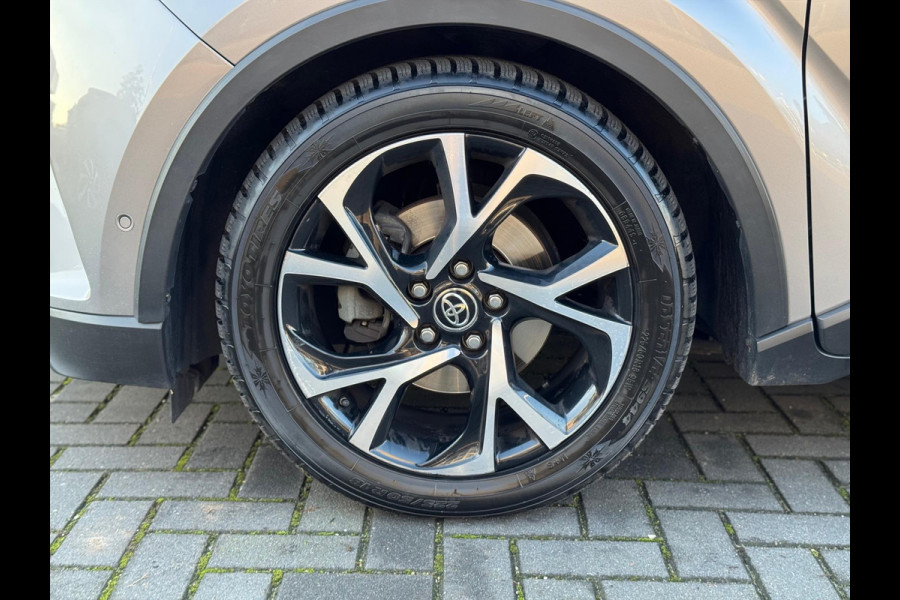 Toyota C-HR 1.8 Hybrid Bi-Tone Plus | JBL, LED Pakket, Dodehoekherkenning, Navigatie, Parkeersensoren, Stoelverwarming, Keyless, 18 inch