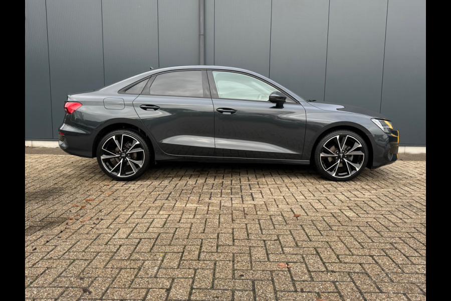 Audi A3 Limousine 30 TFSI Automaat * Carplay * Optiek Zwart * Parkeersensoren *