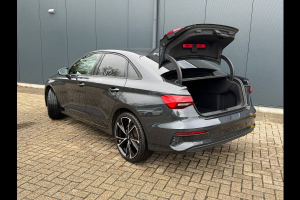 Audi A3 Limousine 30 TFSI Automaat * Carplay * Optiek Zwart * Parkeersensoren *