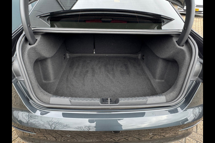 Audi A3 Limousine 30 TFSI Automaat * Carplay * Optiek Zwart * Parkeersensoren *