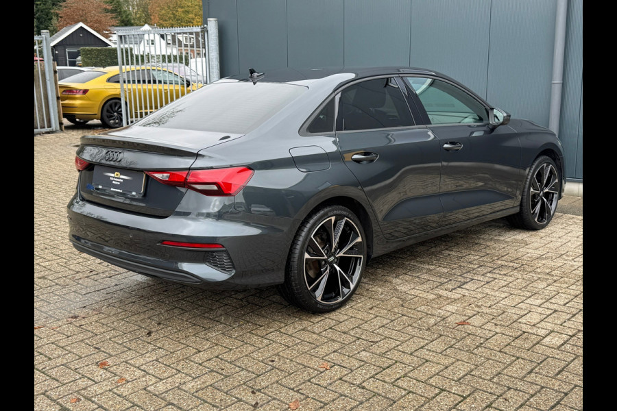 Audi A3 Limousine 30 TFSI Automaat * Carplay * Optiek Zwart * Parkeersensoren *