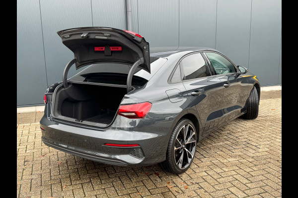 Audi A3 Limousine 30 TFSI Automaat * Carplay * Optiek Zwart * Parkeersensoren *