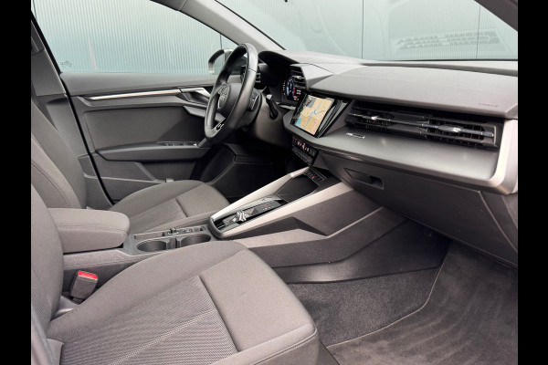 Audi A3 Limousine 30 TFSI Automaat * Carplay * Optiek Zwart * Parkeersensoren *