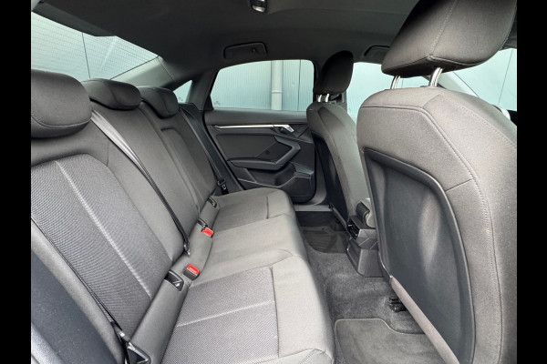 Audi A3 Limousine 30 TFSI Automaat * Carplay * Optiek Zwart * Parkeersensoren *