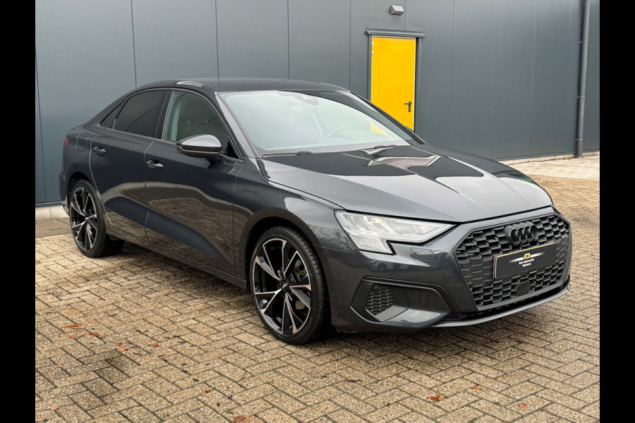 Audi A3 Limousine 30 TFSI Automaat * Carplay * Optiek Zwart * Parkeersensoren *