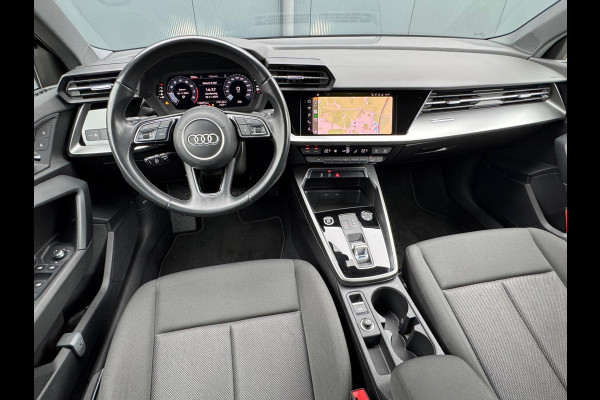 Audi A3 Limousine 30 TFSI Automaat * Carplay * Optiek Zwart * Parkeersensoren *