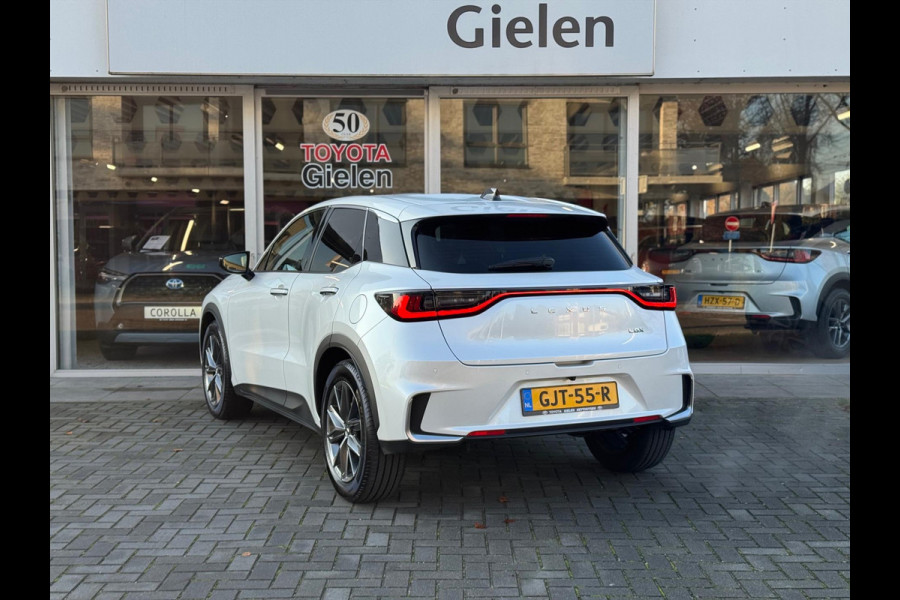 Lexus LBX 1.5 Hybrid Elegant | Leer, Privacy Glass, Stoel + Stuurverwarming, Dodehoekherkenning, Parkeersensoren, 18 inch