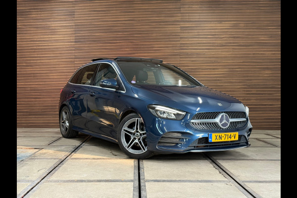 Mercedes-Benz B-Klasse 180 Business Solution AMG | Pano | Alcantara | 18' inch | DAB | Navigatie | Camera