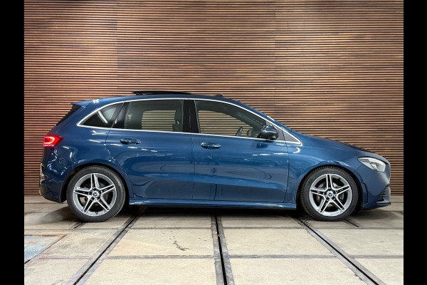 Mercedes-Benz B-Klasse 180 Business Solution AMG | Pano | Alcantara | 18' inch | DAB | Navigatie | Camera