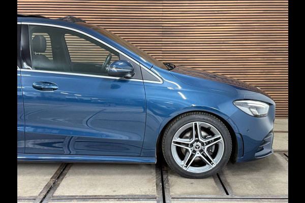 Mercedes-Benz B-Klasse 180 Business Solution AMG | Pano | Alcantara | 18' inch | DAB | Navigatie | Camera